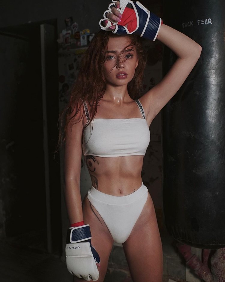 "Рената Валлиулина" топлес