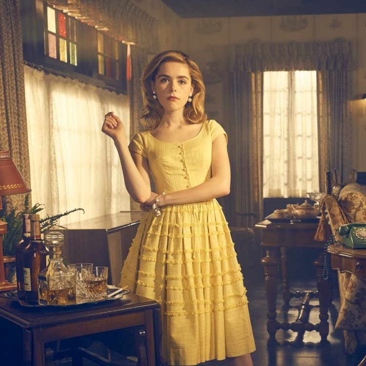 Эмма Робертс и Кирнан Шипка в фильме