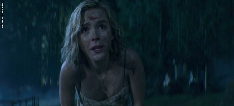 Кирнан Шипка в Нижнем белье в Сабрине