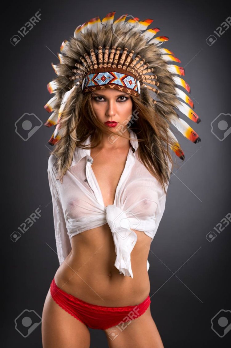 Девушка индеец в профиль на аву