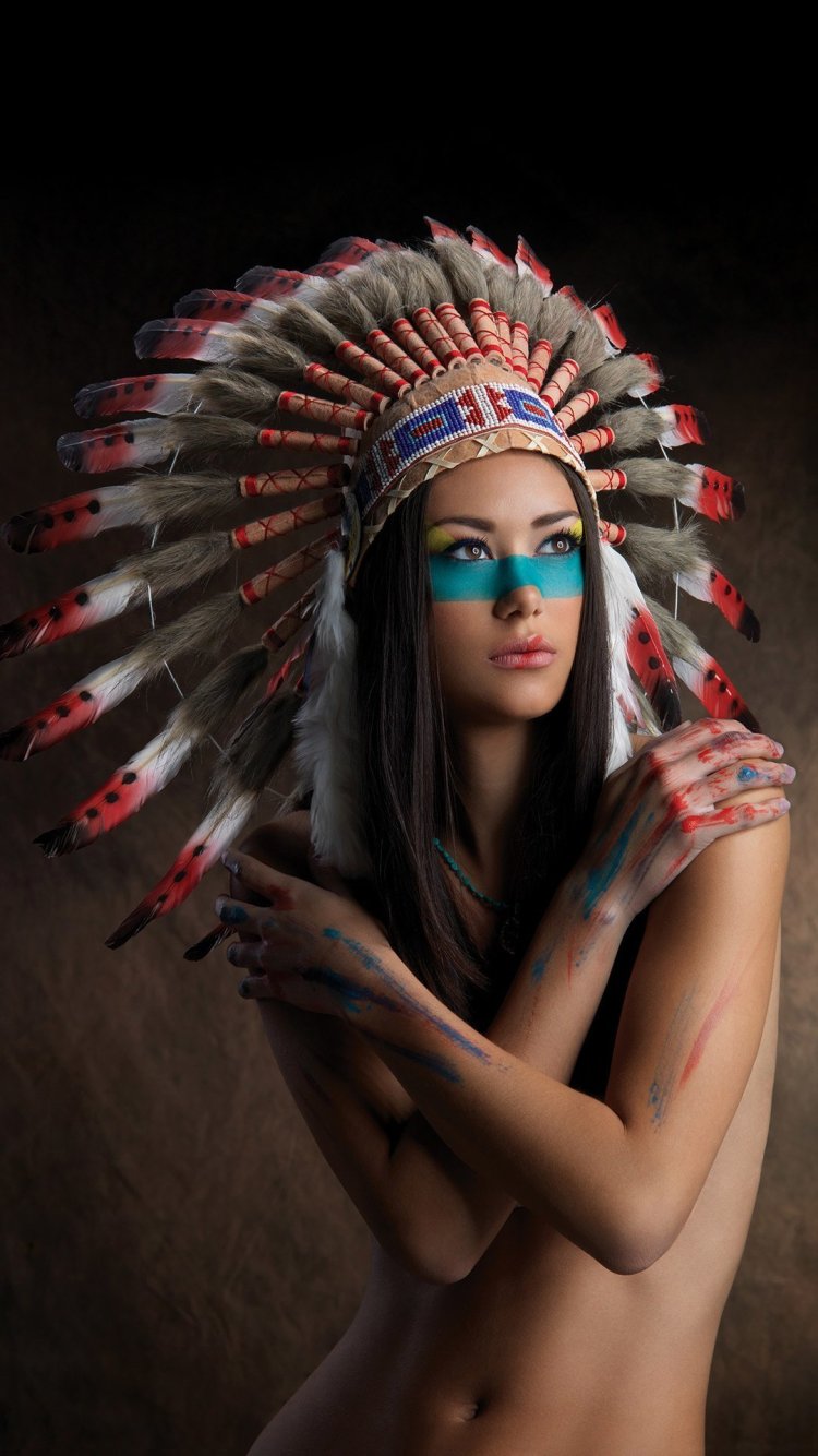 Индейская девушка в поле