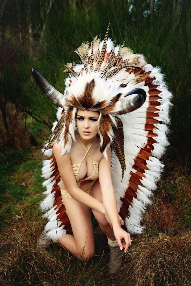 Индейская девушка с большой грудью