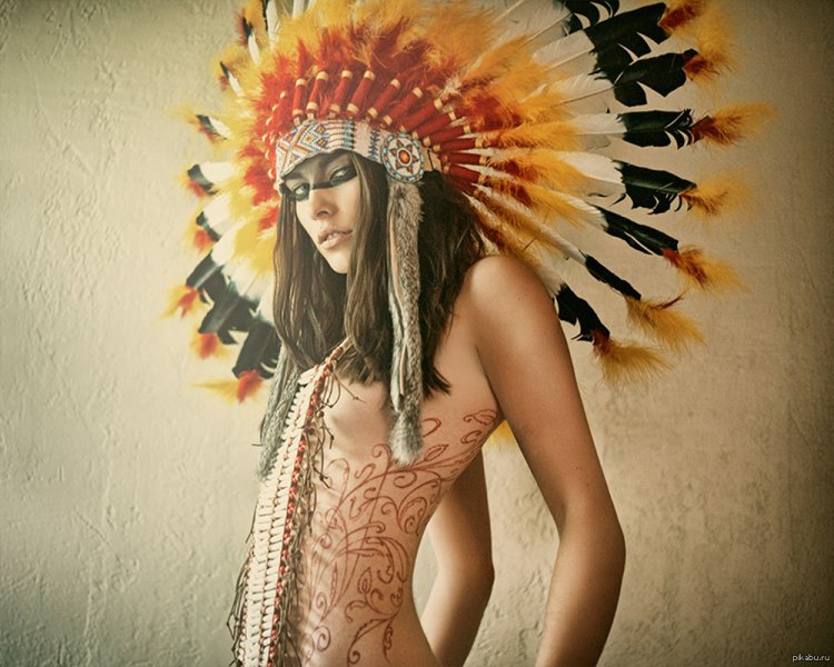 Девушка в роуче