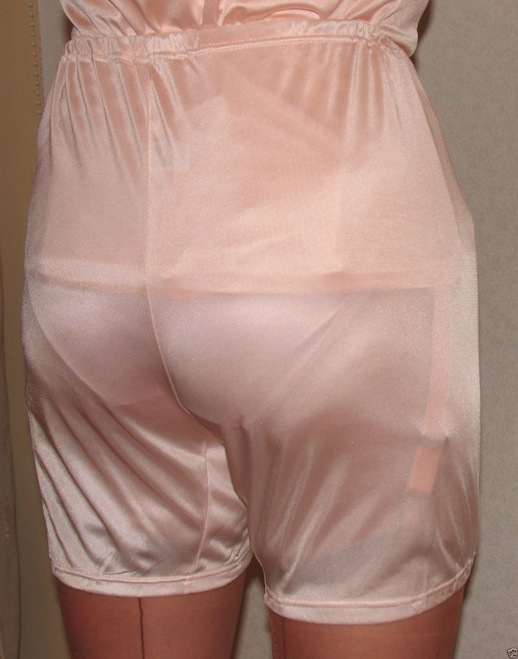 Женщины в рейтузах