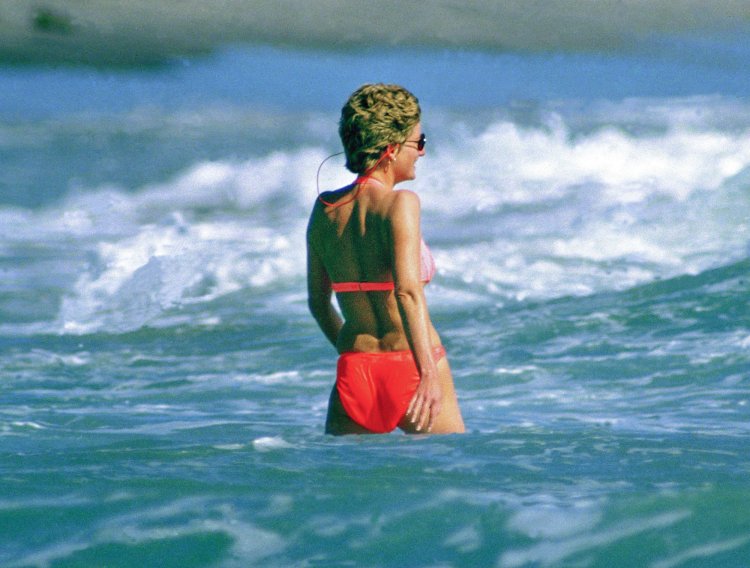 Принцесса Диана в купальнике