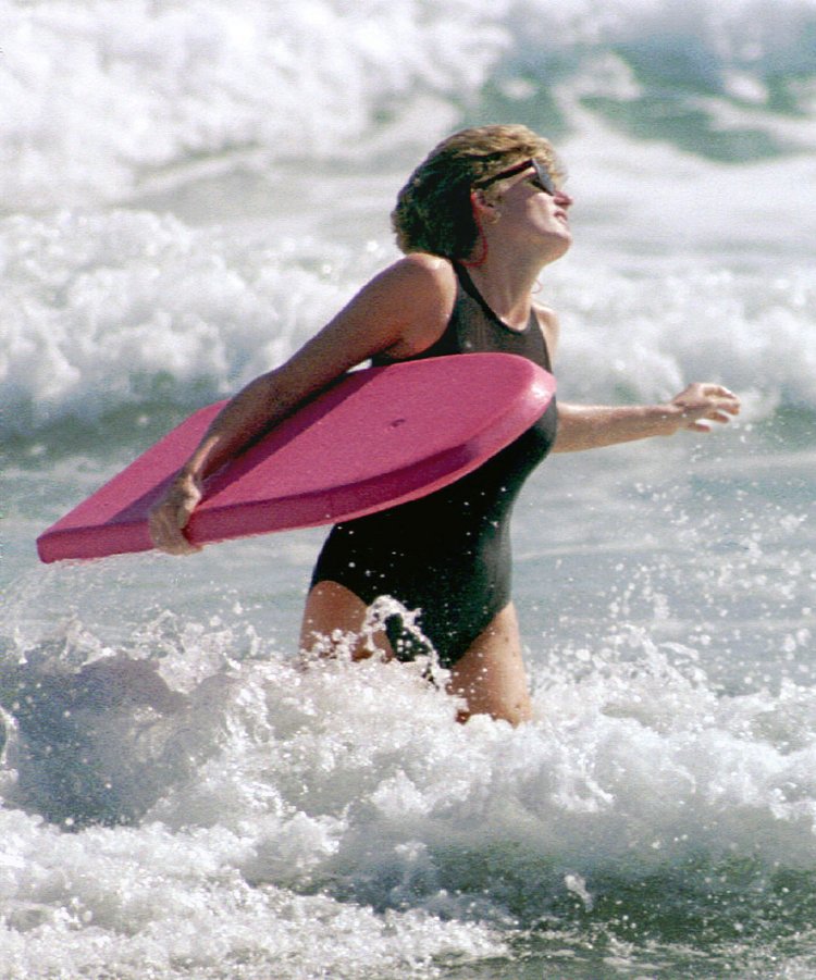 Принцесса Диана в купальнике