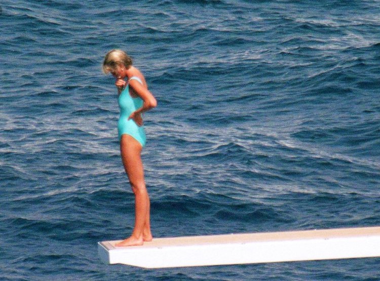 Леди Диана в купальнике блогерша