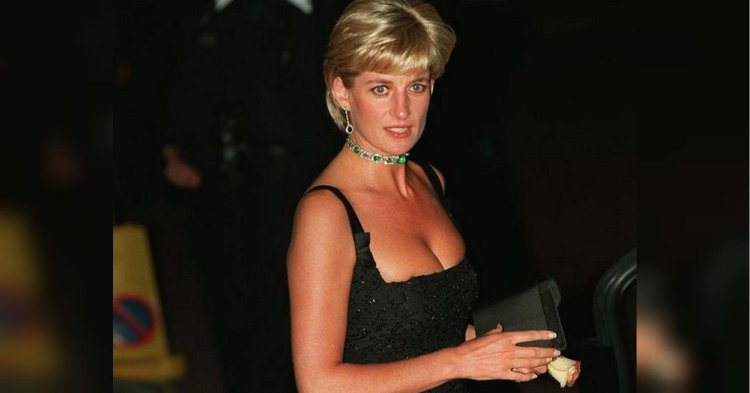 Принцесса Диана в молодости плавает