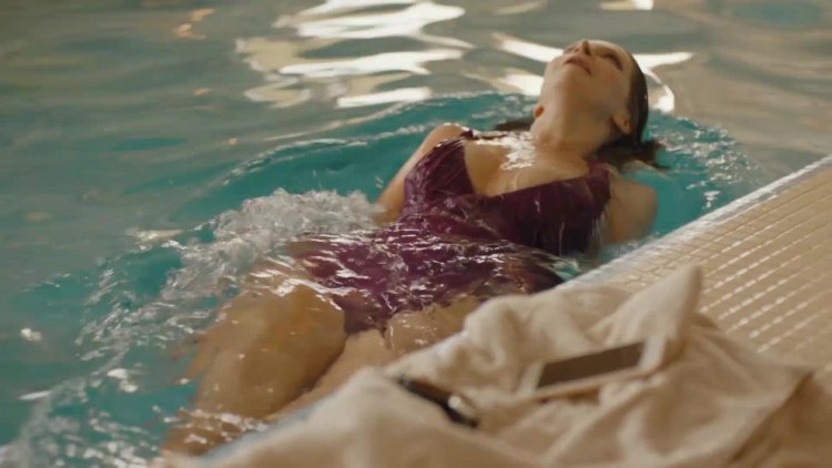 Александра Флоринская в купальнике Ивановы Ивановы