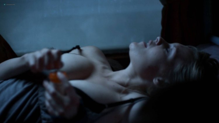 Канадская модель Laura Christie голая