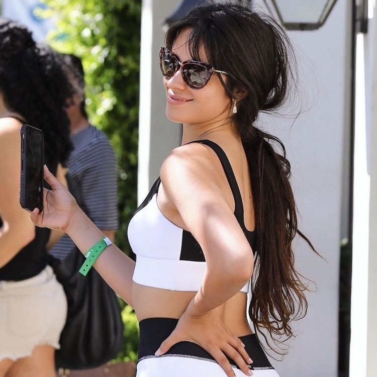 Девушки с торчащими сосками