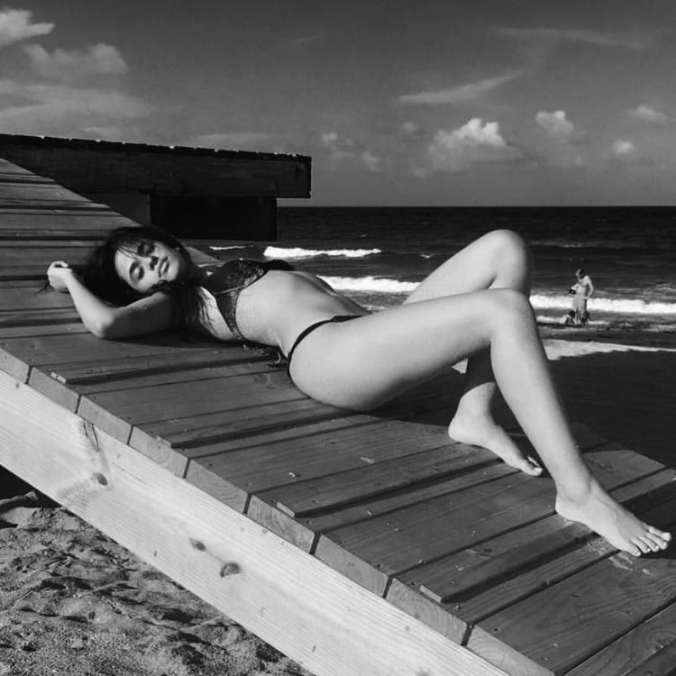 Camila Cabello попа