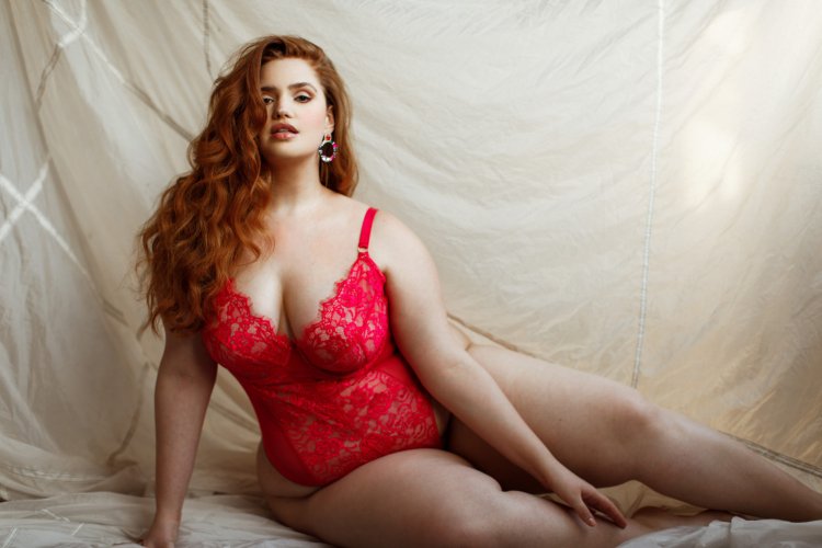 Плюс сайз модель Бри КИШ