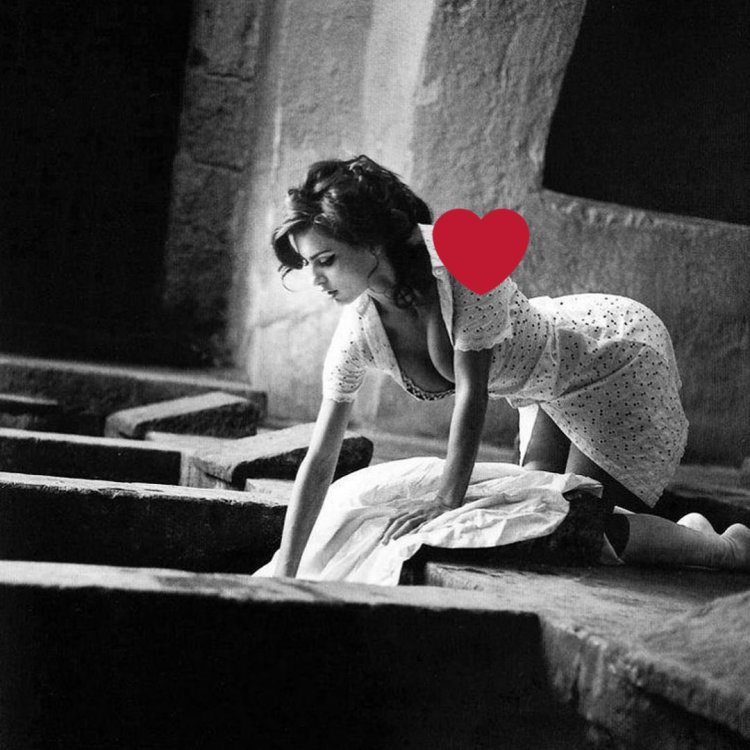 Lyna Perez в купальнике