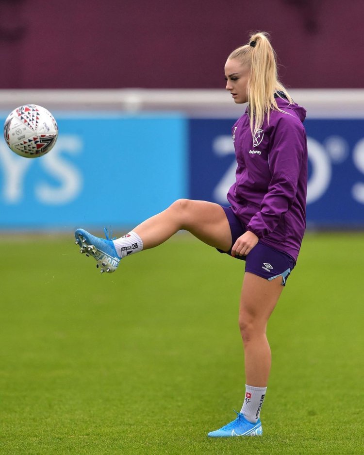 Алиша Лехман футболистка слив