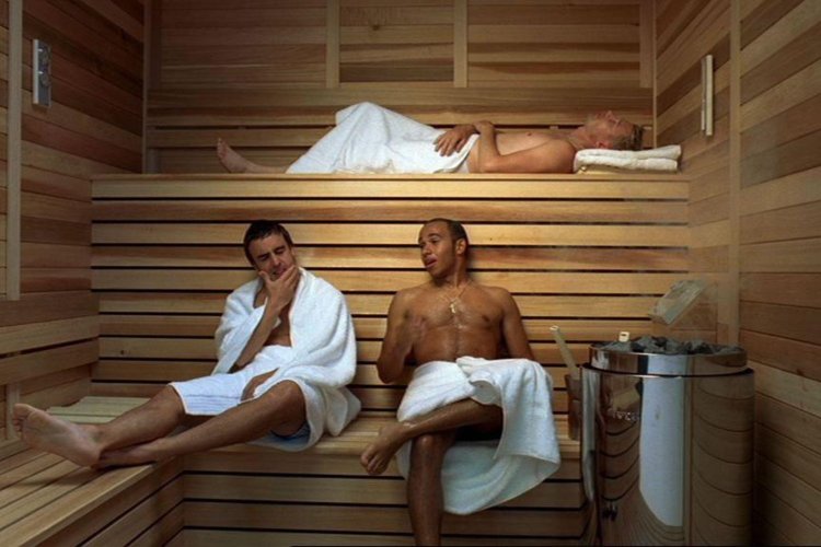 Красивые мужчины в бане