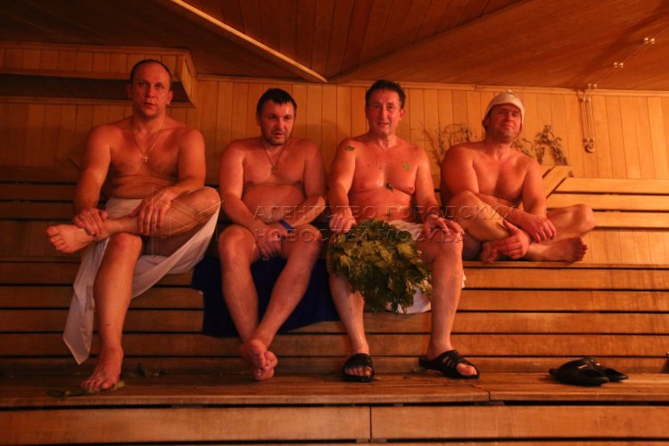 Мужчина в парилке