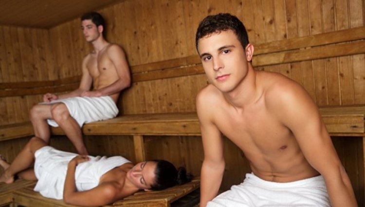 Парни в сауне