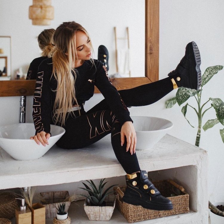 Клава Кока плэйбой