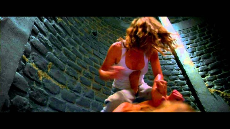 Зои Белл в мини