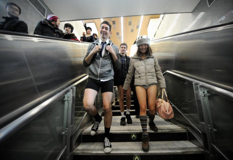 Наоми Кэмпбелл в метро