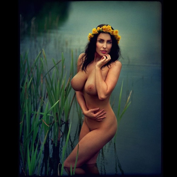 Девки с большими сиськами на природе