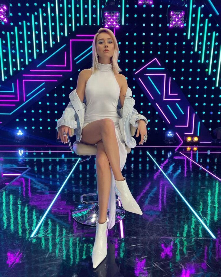 Клава Кока в купальнике