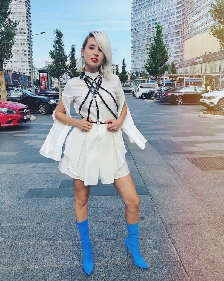 Клава Кока в купальнике