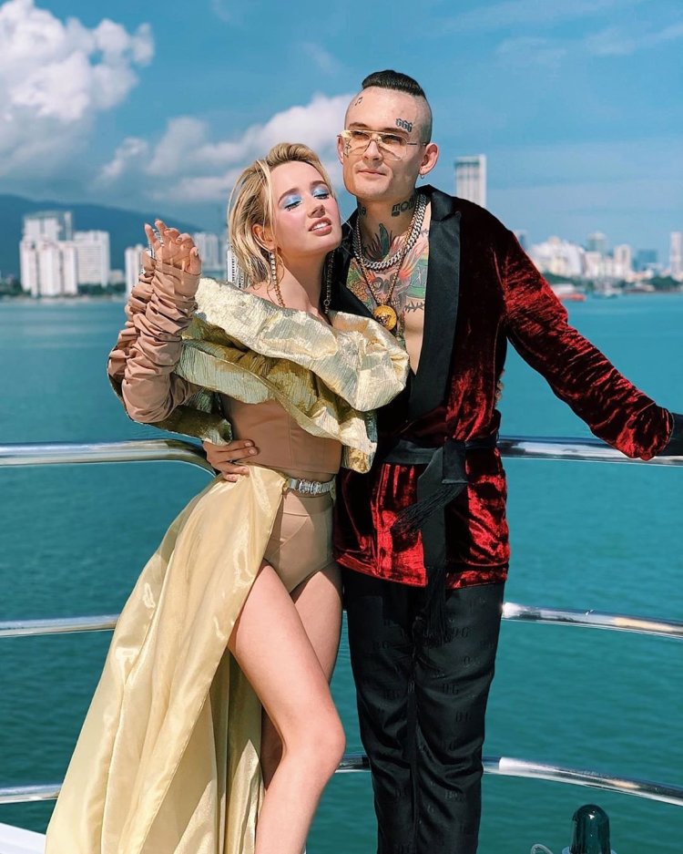 Клава Кока плейбой