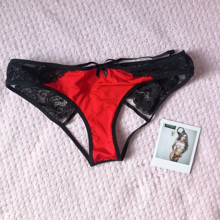 Женские трусы с волосами