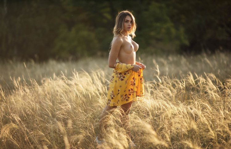 Голые блондинки в сарафанах