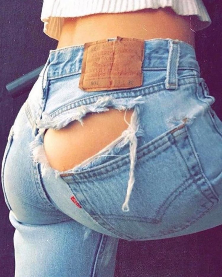 Джинсы с дырками на попе