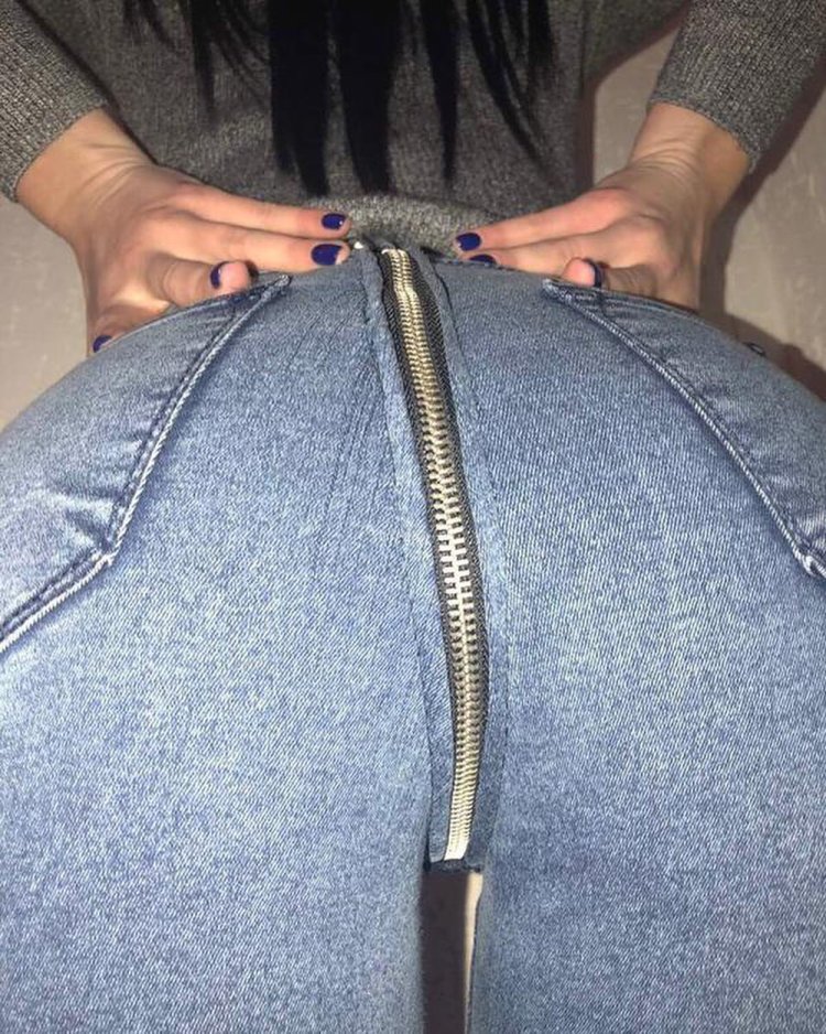 Большие женские попы в джинсах