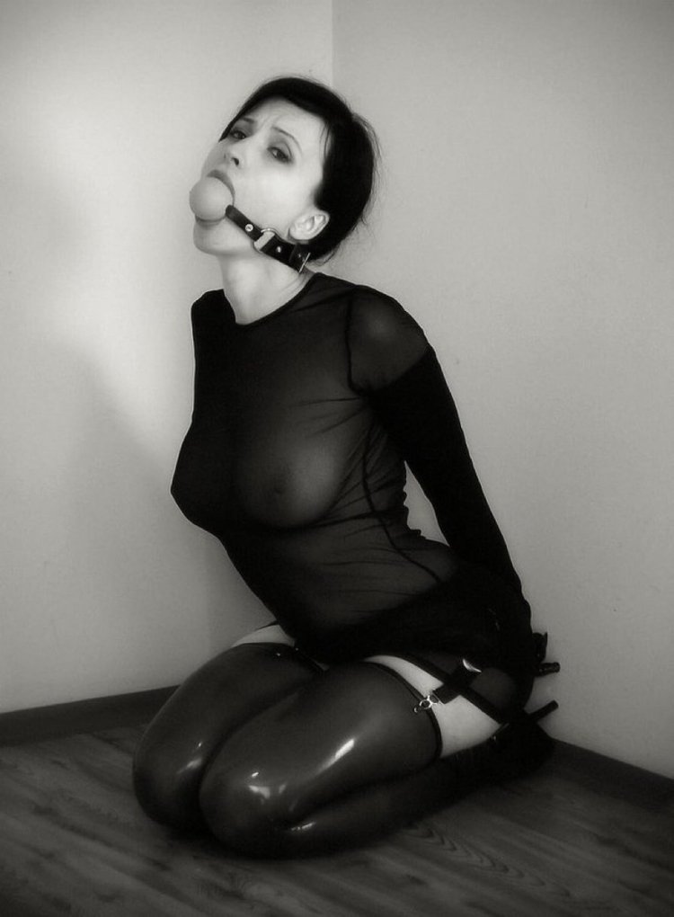 Красивые сиськи с кляпом