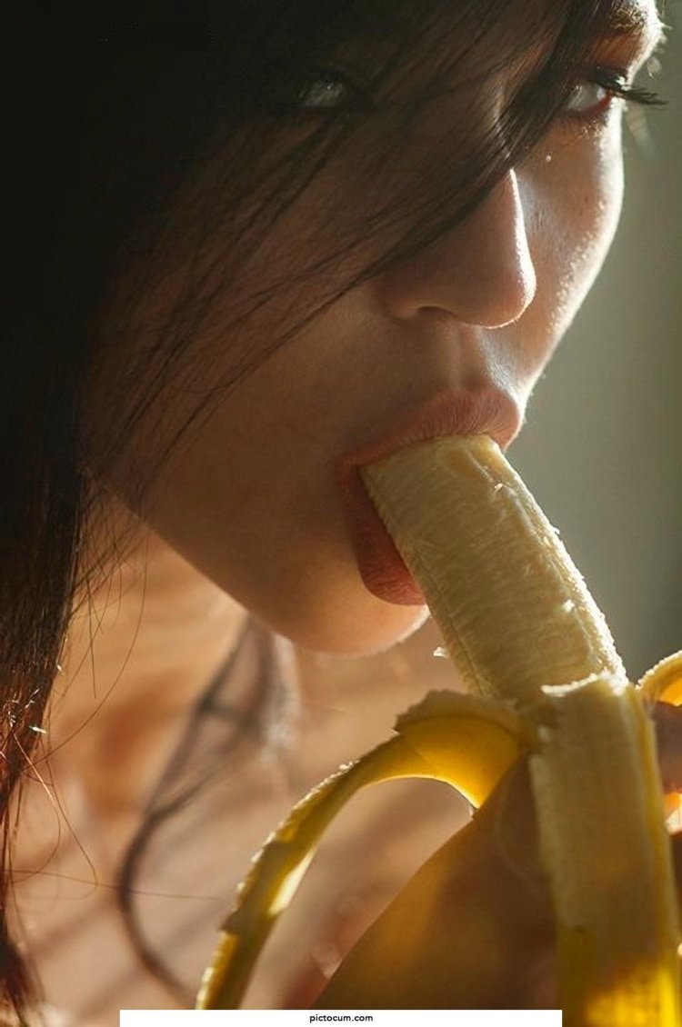 порно ест банан фото 49