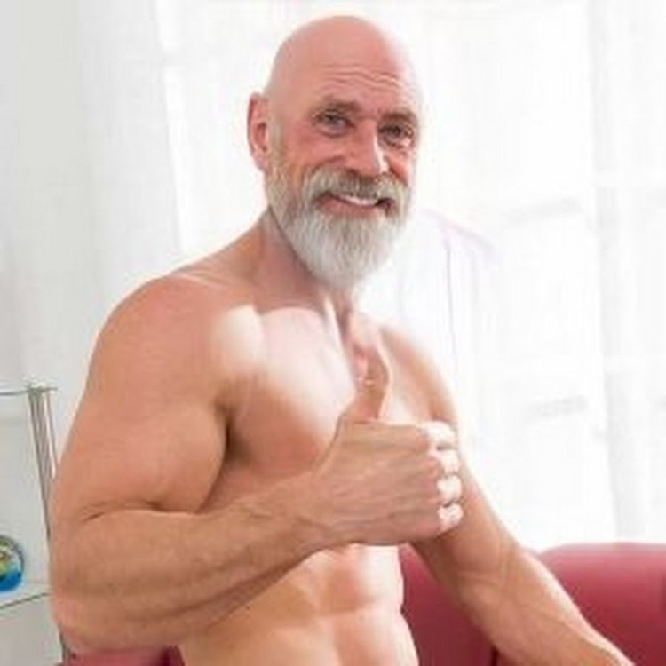 Лысый из браззерс строитель