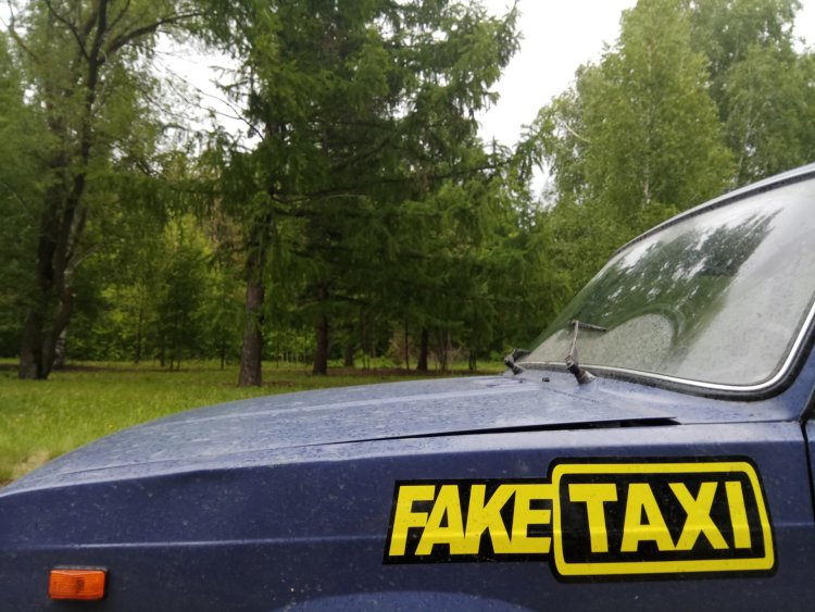 Наклейка на авто fake taxi