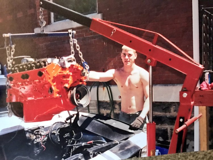 Джонни Синс в костюме Деда Мороза