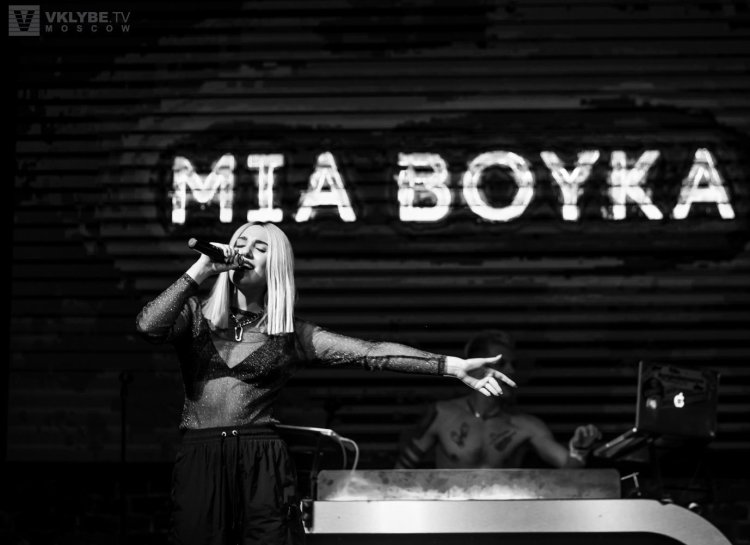 Миа Бойка ягодицы