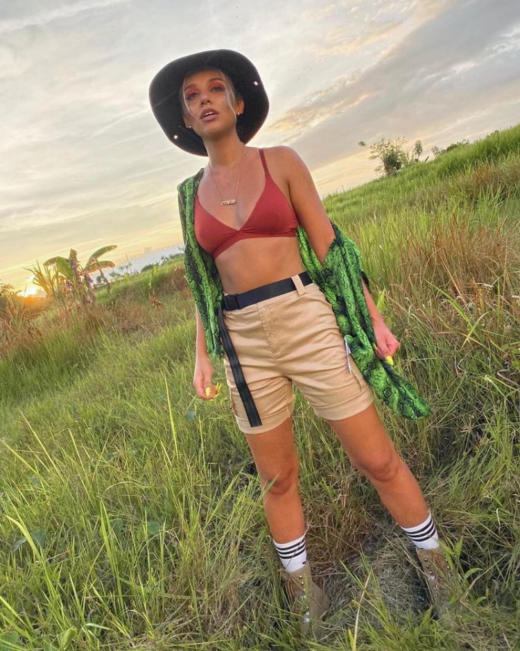 Мия Бойко попа