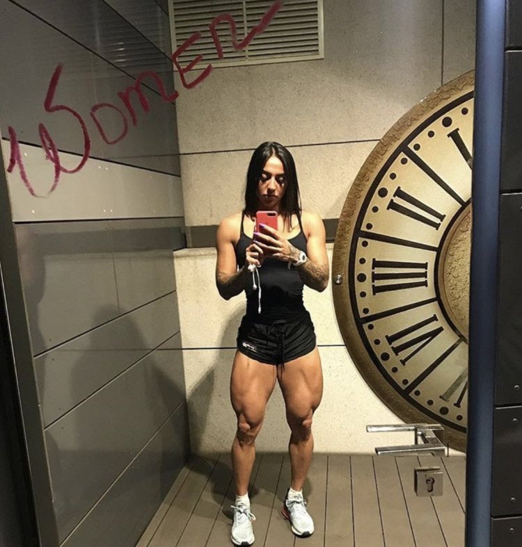 Ножки в туфлях на шпильке селфи