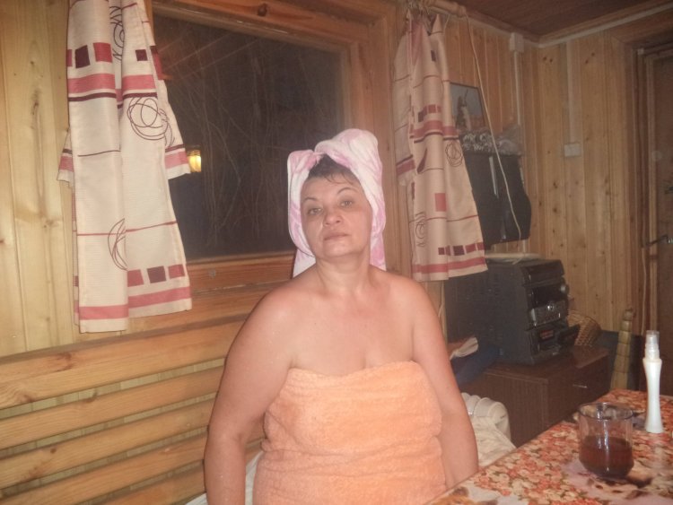 Пожилые женщины в сауне