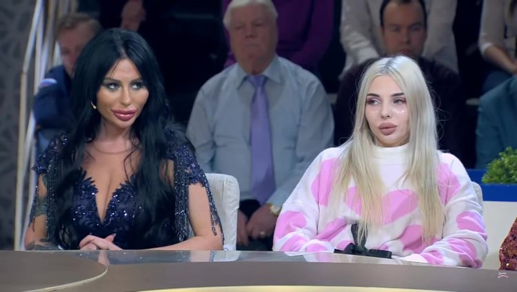 Девушки раздетые и машины