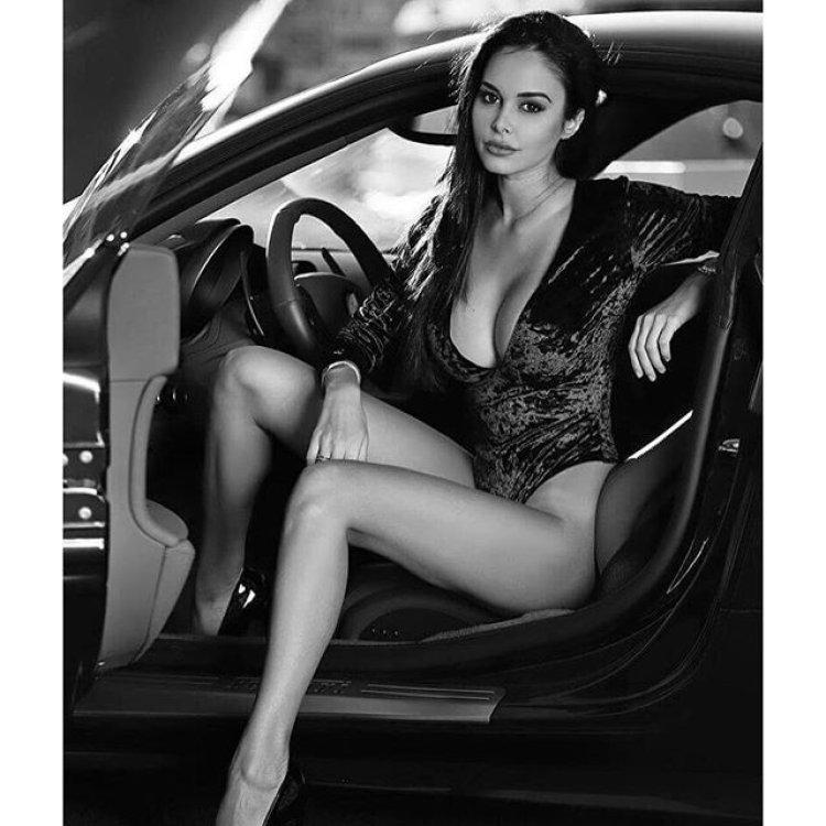 Блондинка на Мазерати