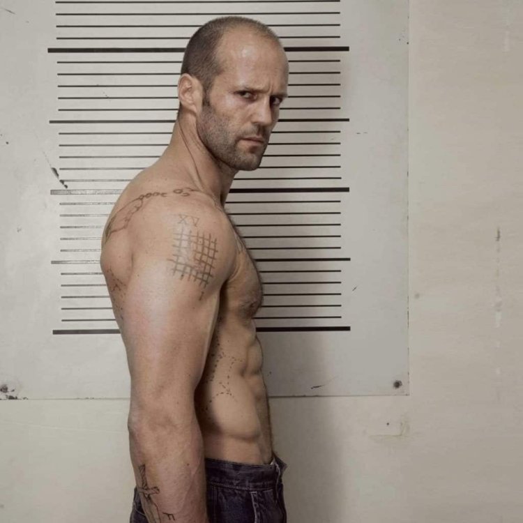 Джейсон Стэтхэм в кровати