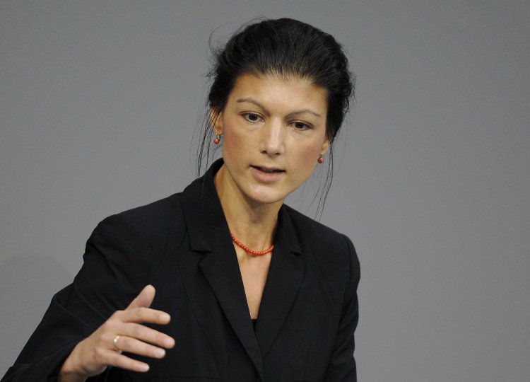 Сара Вагенкнехт ноги