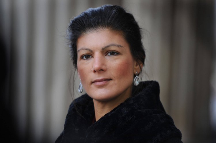 Сара Вагенкнехт ноги