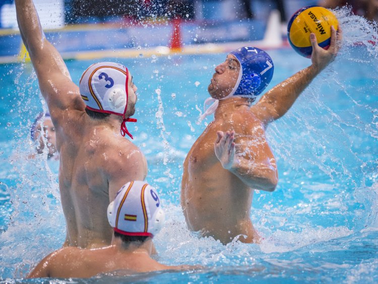 Водное поло женщины грудь