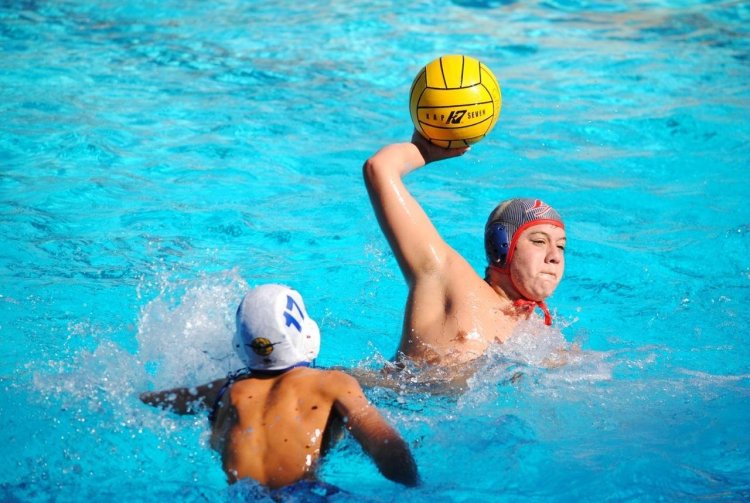 Женское водное поло голая грудь