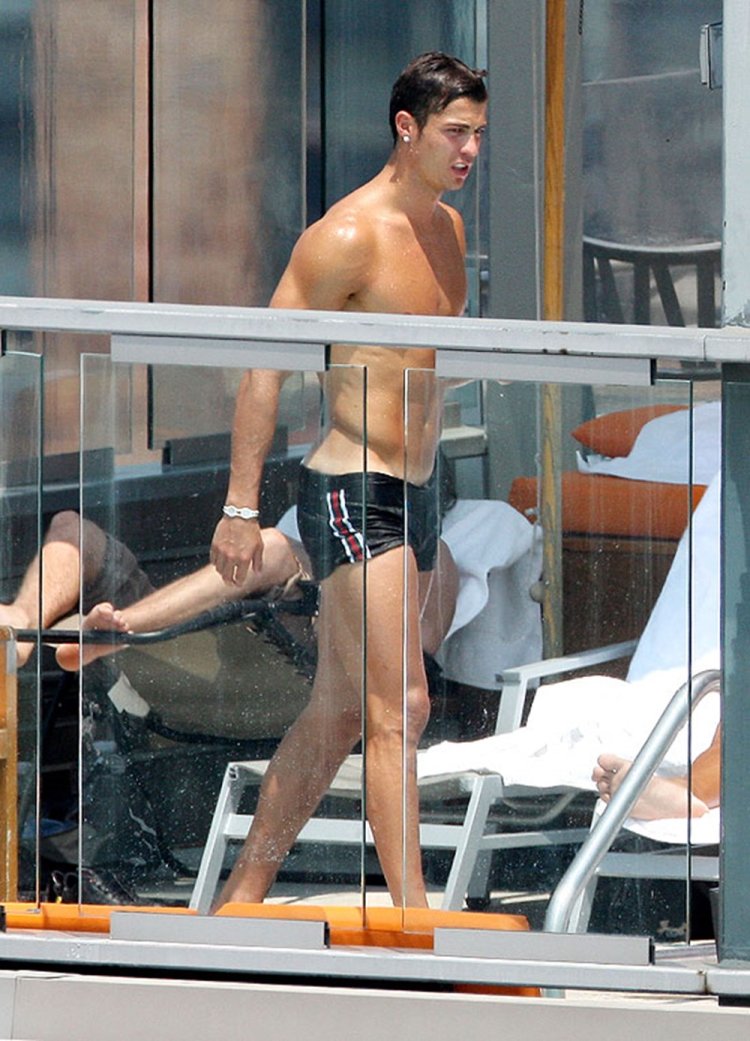 Голый Кристиано Роналду